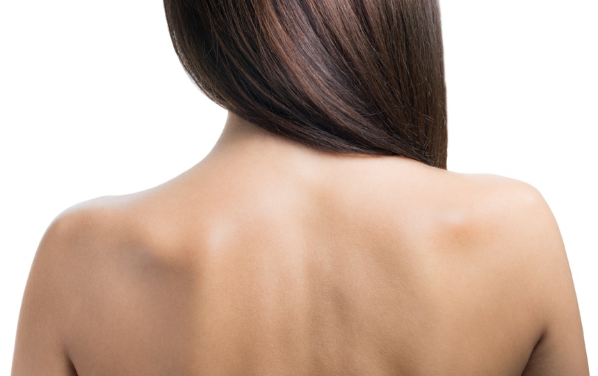 女性の肩甲骨　ほうれい線の原因
