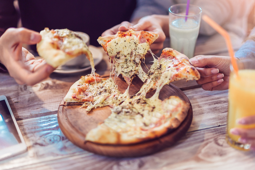 ドミノピザが食べたいけどカロリーが気になる ダイエット中はウルトラクリスピーがおすすめ ピザ1切れあたりのカロリーを調査 Common