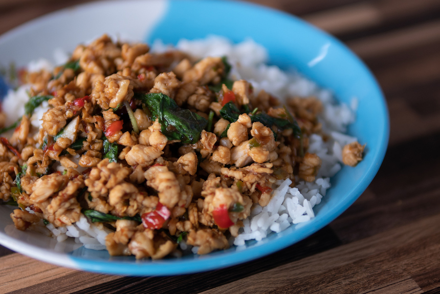 タイ料理のガパオライスのカロリーは トムヤムクンと一緒に食べるとカロリーはどうなる ダイエット中の食べ方も Common