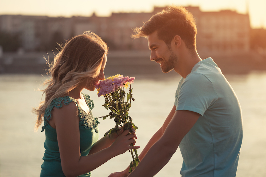 男と女ではどちらが一目惚れしやすい 男性が恋に落ちる瞬間10選 Common